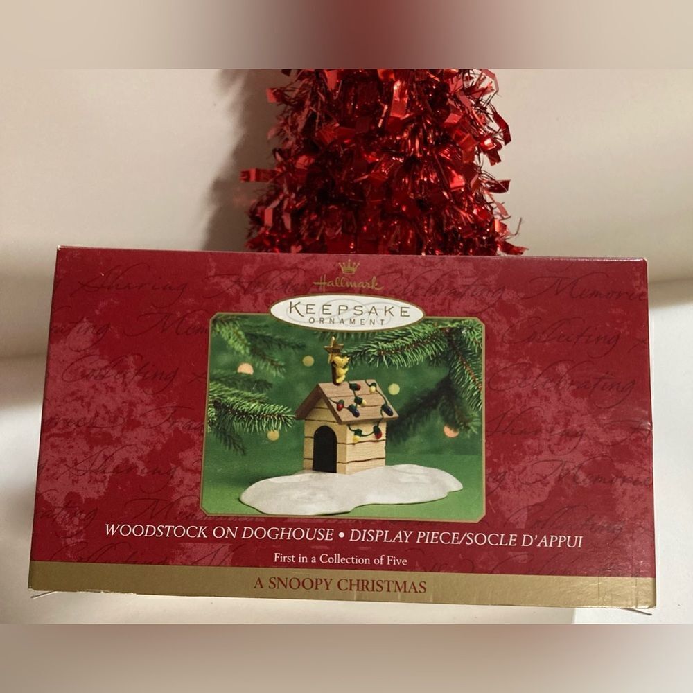 A Snoopy Christmas Peanuts Hallmark Keepsake Ornament Doghouse Dated 2000 NIB